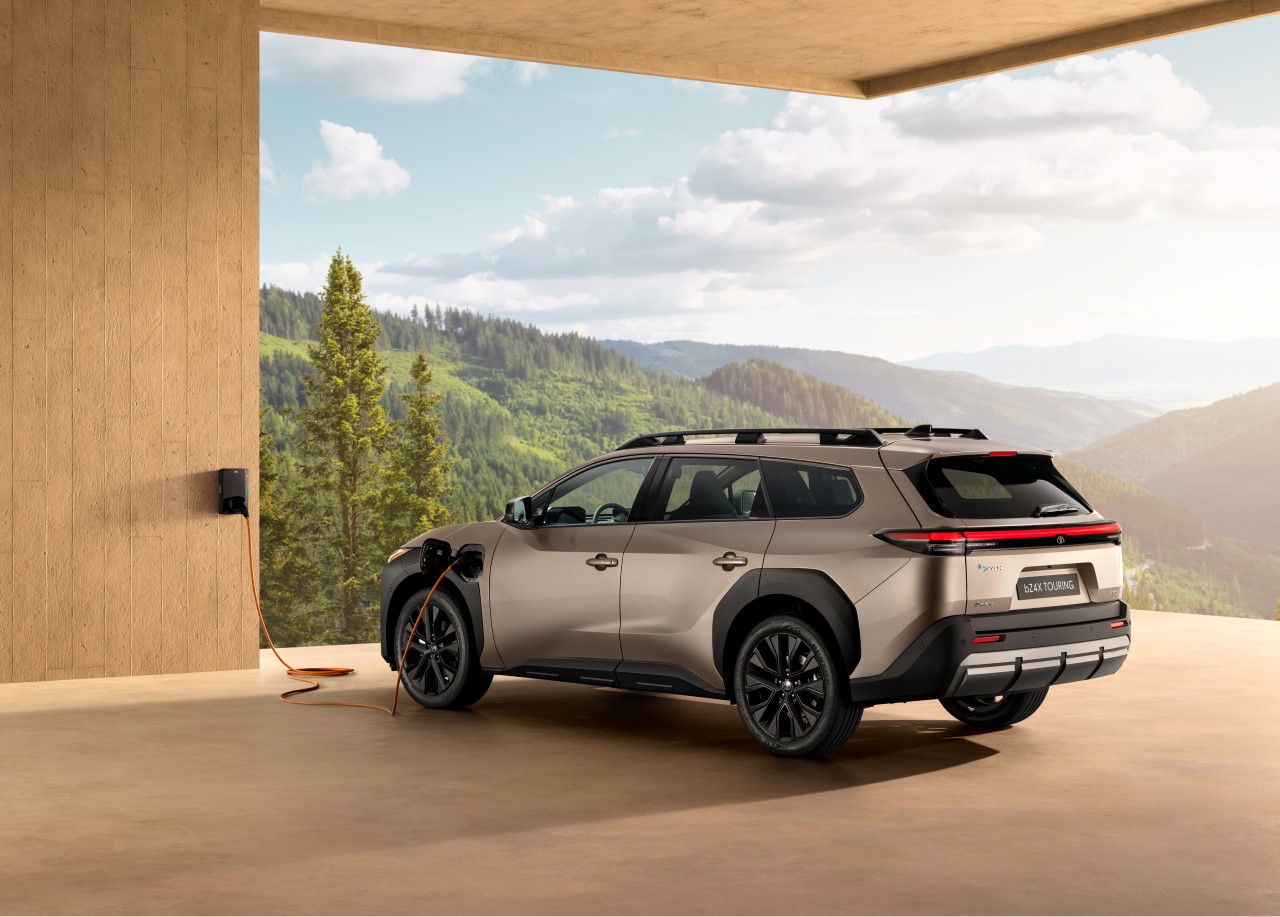 Nowa Toyota bZ4X Touring w przedsprzedaży od 214 900 zł. Rodzinny elektryczny SUV z dużą baterią i pojemnym bagażnikiem