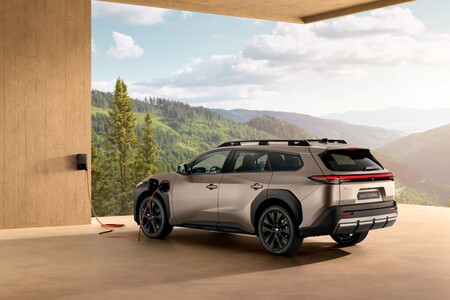 Nowa Toyota bZ4X Touring w przedsprzedaży od 214 900 zł. Rodzinny elektryczny SUV z dużą baterią i pojemnym bagażnikiem