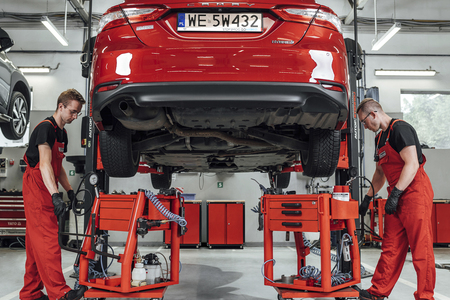 Sieć sprzedaży i serwisów Toyoty to najwyższy poziom obsługi oraz innowacyjne rozwiązania dostosowane do potrzeb klienta