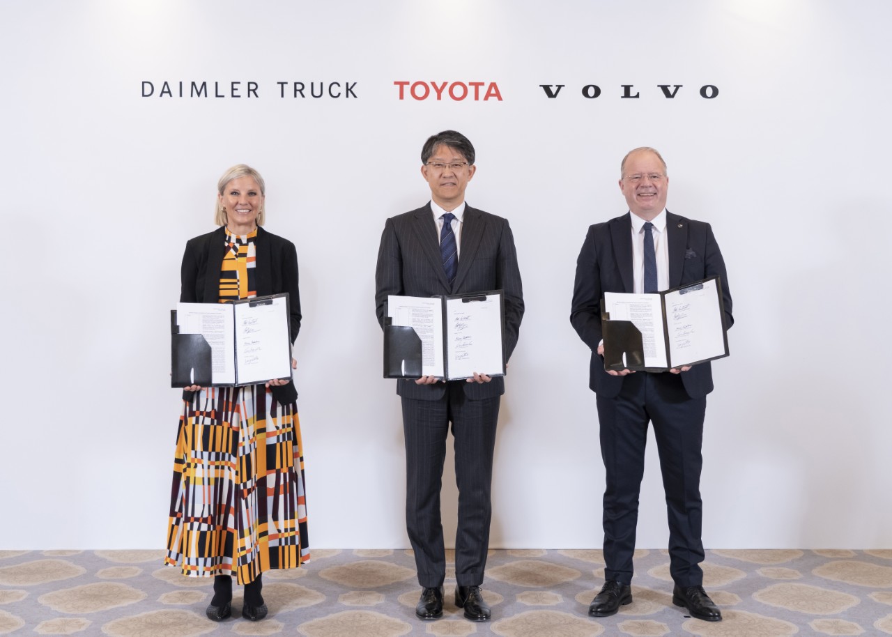 Toyota Motor Corporation zamierza dołączyć do Daimler Truck i Volvo Group jako równorzędny udziałowiec spółki cellcentric z branży ogniw paliwowych