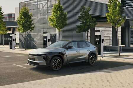 Toyota Charging Network obniża ceny i zwiększa liczbę partnerskich punktów ładowania z rabatami