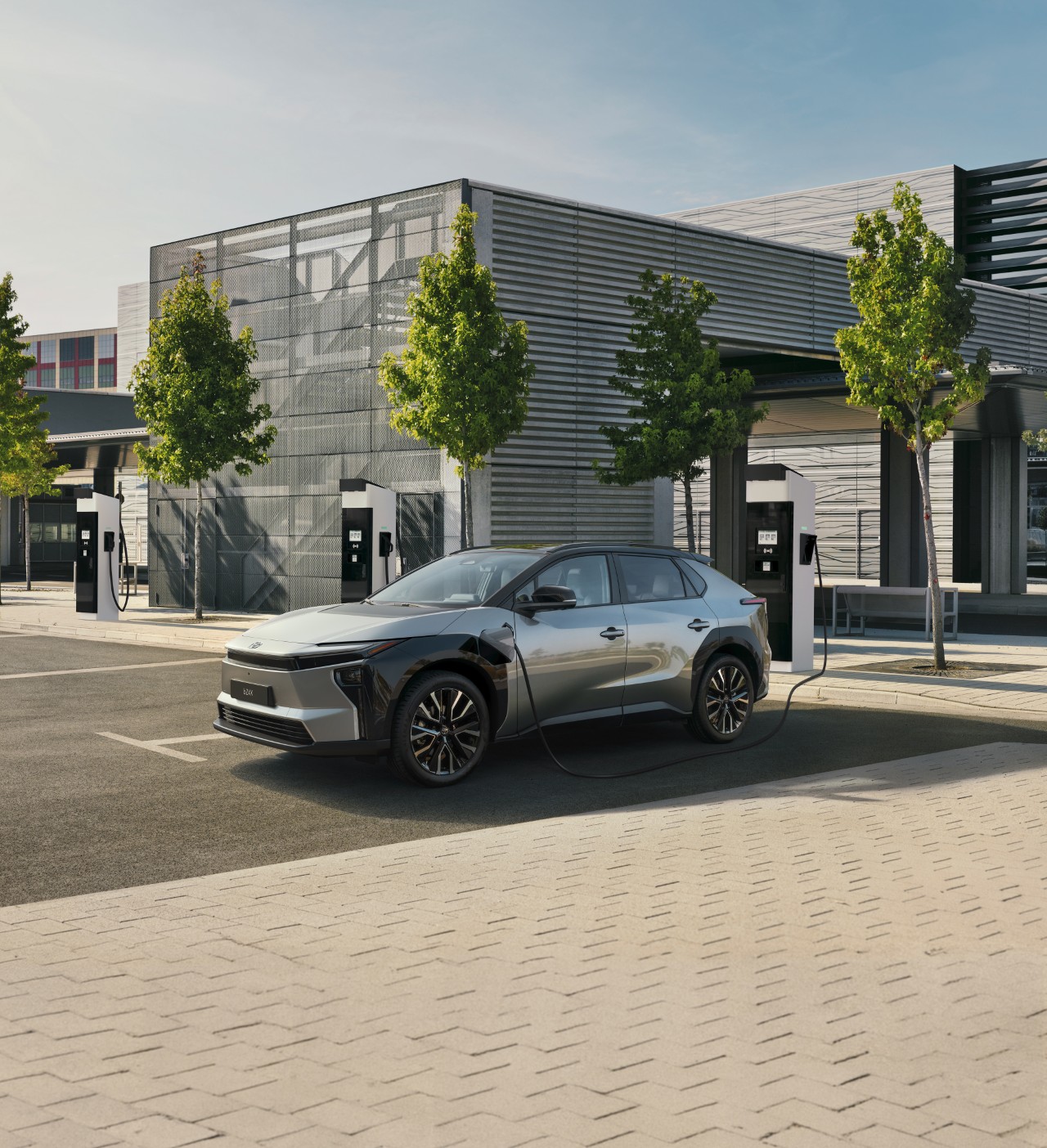 Toyota Charging Network obniża ceny i zwiększa liczbę partnerskich punktów ładowania z rabatami