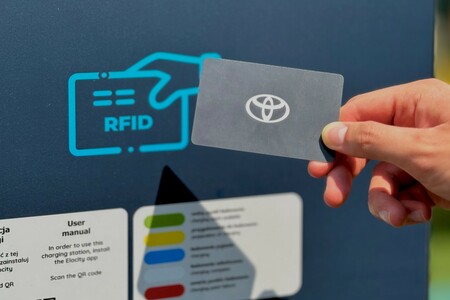 Toyota Charging Network obniża ceny i zwiększa liczbę partnerskich punktów ładowania z rabatami