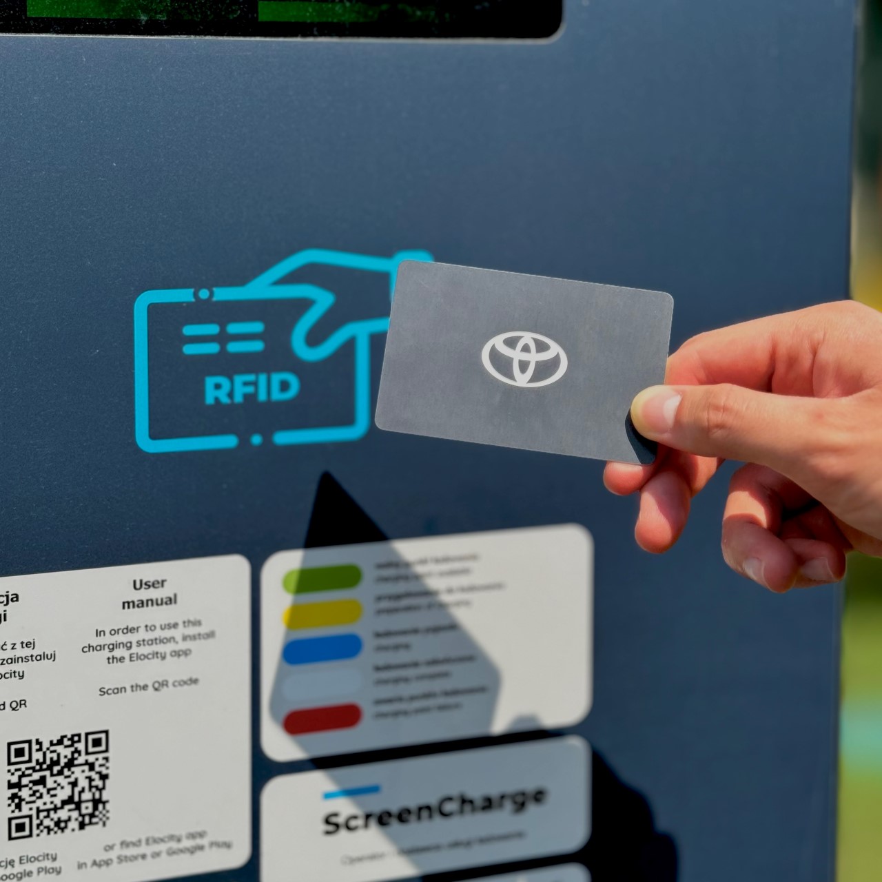 Toyota Charging Network obniża ceny i zwiększa liczbę partnerskich punktów ładowania z rabatami