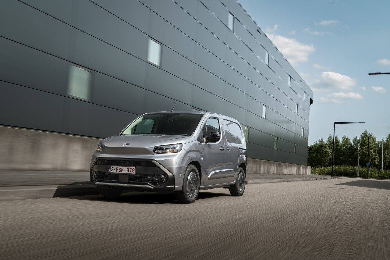 Mocna pozycja Toyoty Professional na rynku LCV. Dwa modele w Top10 i numer 1 w kategorii elektrycznych vanów