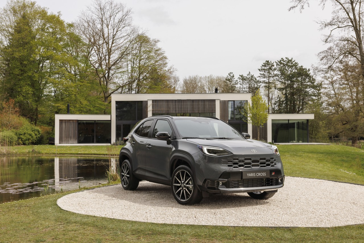 Toyota Yaris Cross z nowym designem, lepszym wyposażeniem i wydajnymi napędami hybrydowymi