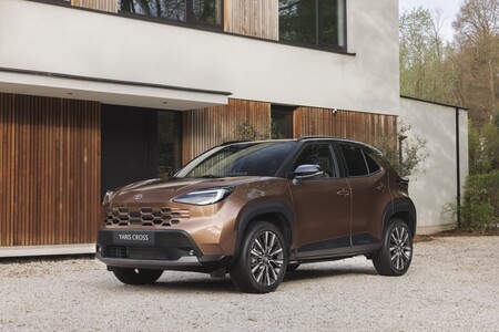 Toyota Yaris Cross z nowym designem, lepszym wyposażeniem i wydajnymi napędami hybrydowymi