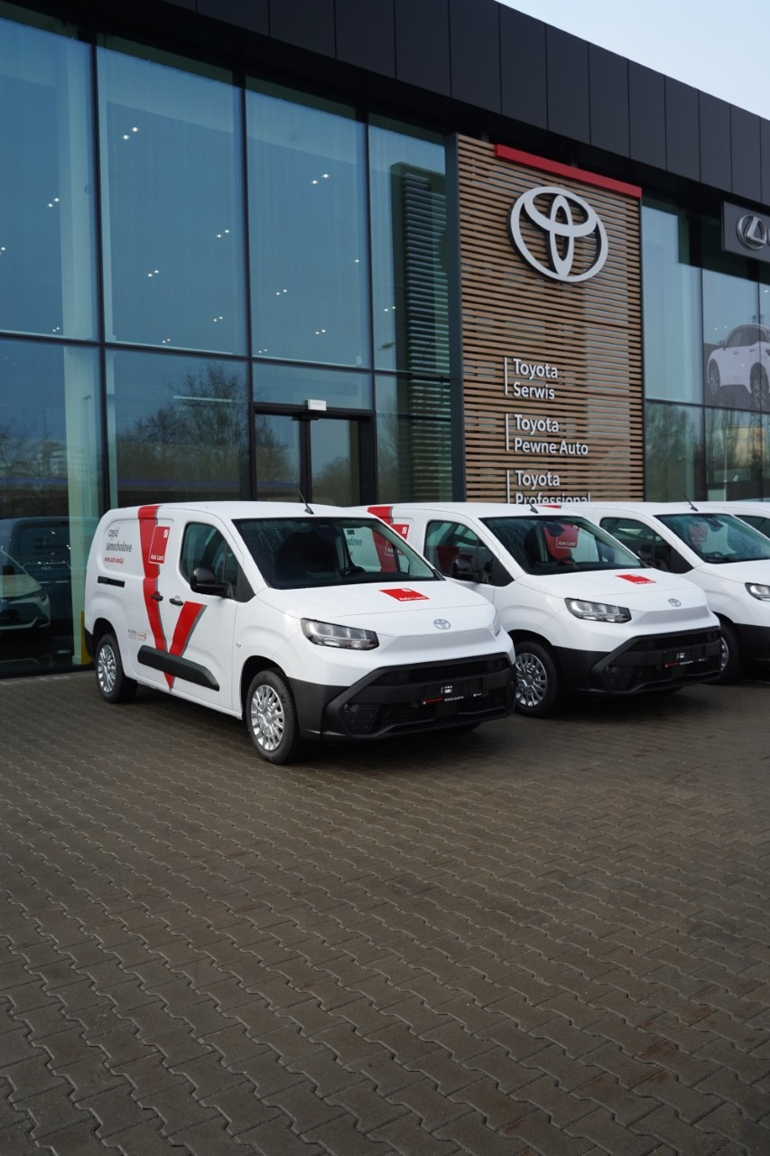 Auto Land Polska odebrał 23 Toyoty PROACE CITY Long