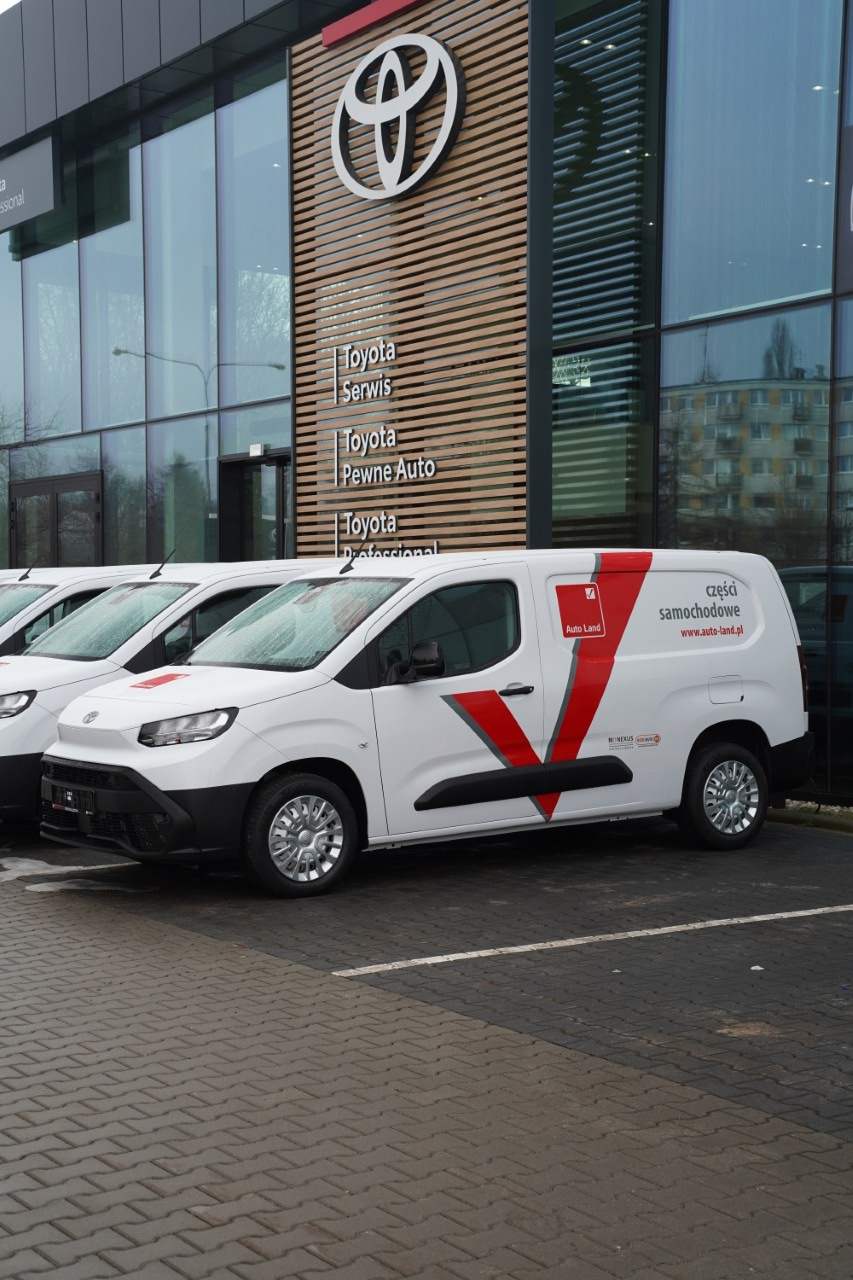 Auto Land Polska odebrał 23 Toyoty PROACE CITY Long