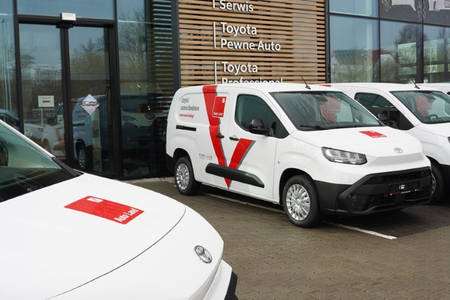 Auto Land Polska odebrał 23 Toyoty PROACE CITY Long