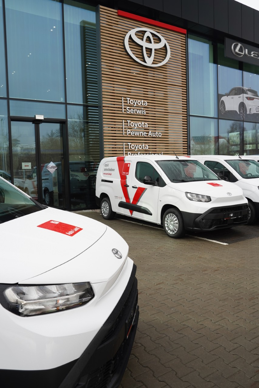 Auto Land Polska odebrał 23 Toyoty PROACE CITY Long