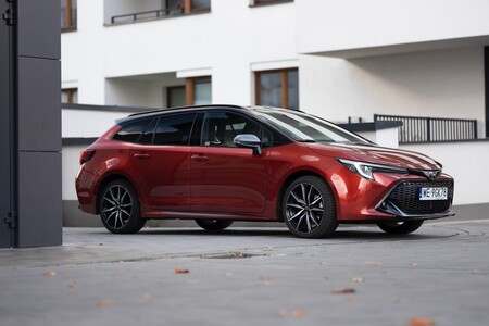 Hybrydowy bestseller w niższych cenach. Toyota Corolla Hatchback i TS Kombi z rabatem do 8500 zł