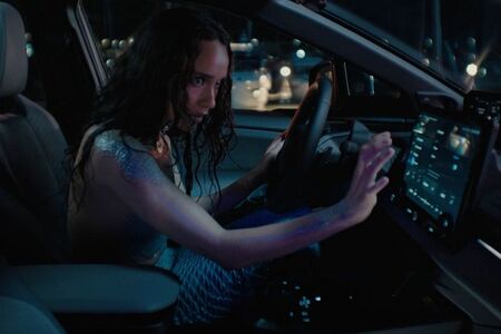 Elektryczna Toyota C-HR+ na ulicach Gdańska i Warszawy w najnowszym europejskim spocie reklamowym 