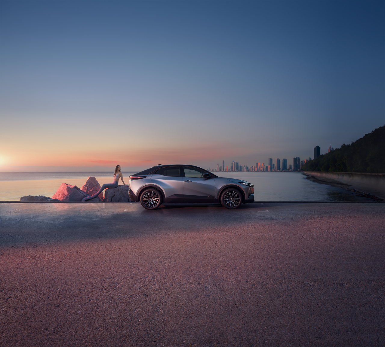 Elektryczna Toyota C-HR+ na ulicach Gdańska i Warszawy w najnowszym europejskim spocie reklamowym 