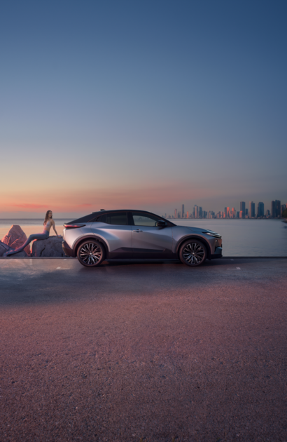 Elektryczna Toyota C-HR+ na ulicach Gdańska i Warszawy w najnowszym europejskim spocie reklamowym 