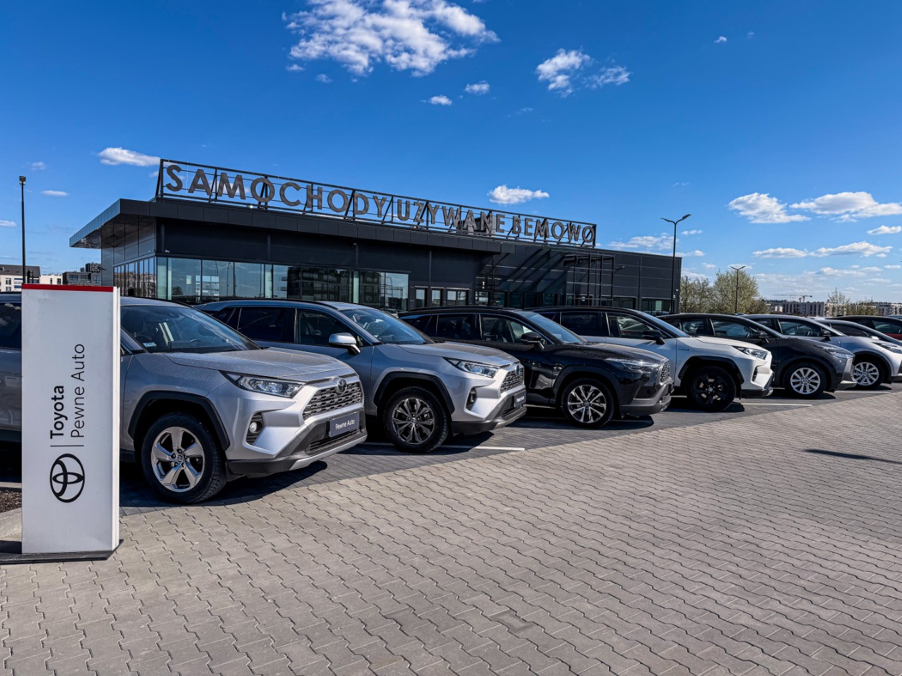 Toyota powiększa sieć sprzedaży samochodów używanych z gwarancją Pewne Auto. Sprawdzone hybrydy z drugiej ręki i pewne pochodzenie