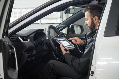 Toyota powiększa sieć sprzedaży samochodów używanych z gwarancją Pewne Auto. Sprawdzone hybrydy z drugiej ręki i pewne pochodzenie