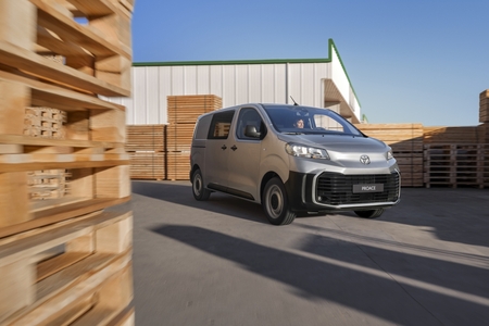 Najmocniejsze Toyoty PROACE z automatyczną skrzynią biegów z dodatkowym rabatem i krótkim czasem oczekiwania