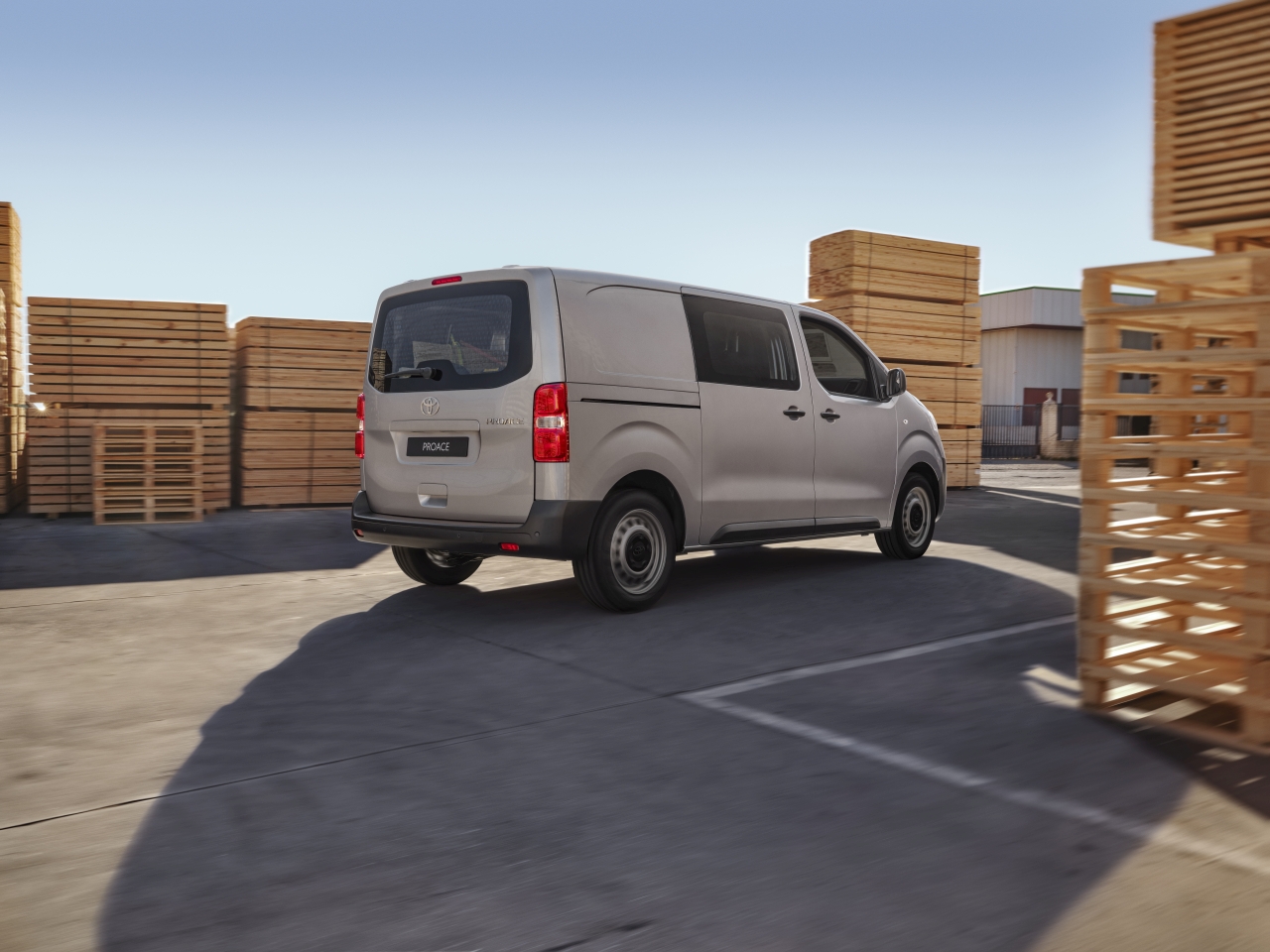 Najmocniejsze Toyoty PROACE z automatyczną skrzynią biegów z dodatkowym rabatem i krótkim czasem oczekiwania