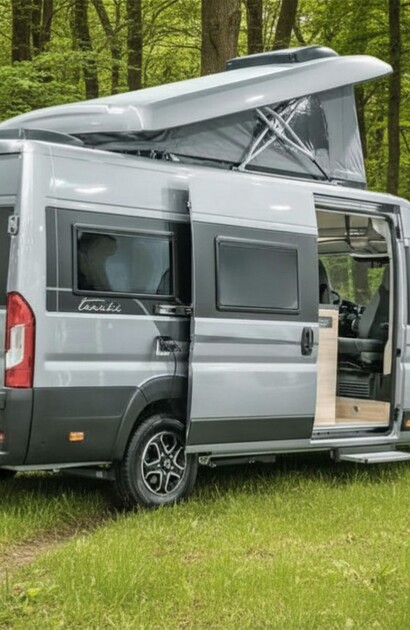 Kamper Toyota PROACE MAX Tanuki od 459 900 zł. Dwie wersje, do pięciu miejsc noclegowych i pakiety zwiększające komfort biwakowania