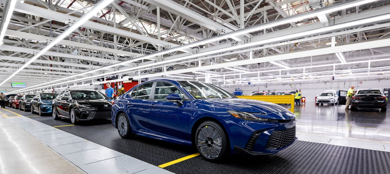 Toyota zainwestuje ponad miliard dolarów w amerykańskie fabryki. Zwiększenie mocy produkcyjnych oraz kolejna linia montażowa dla aut elektrycznych