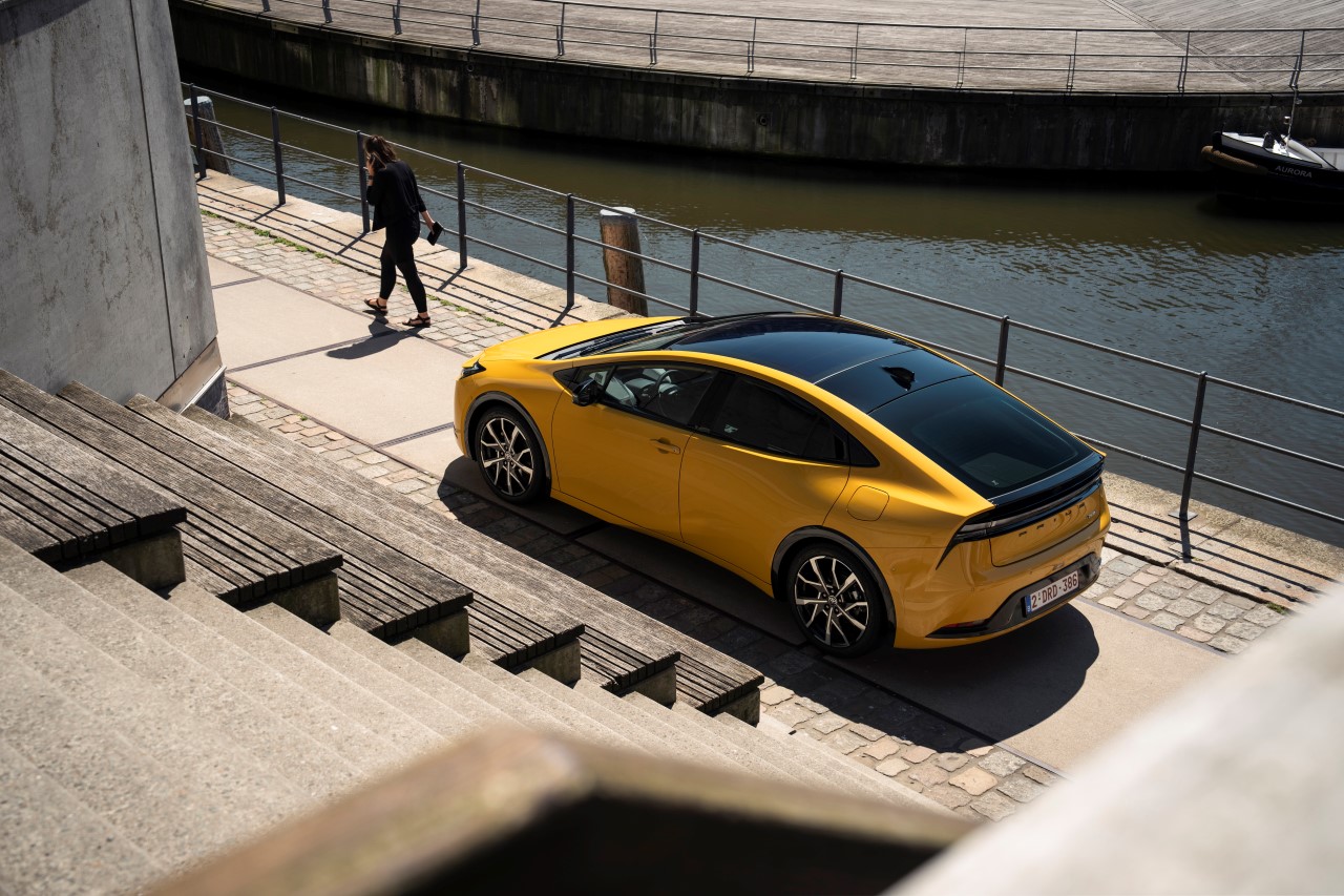 Toyota Prius teraz od 156 900 zł. Najlepsza oferta w historii mocnej i oszczędnej hybrydy plug-in. Większe korzyści dla firm