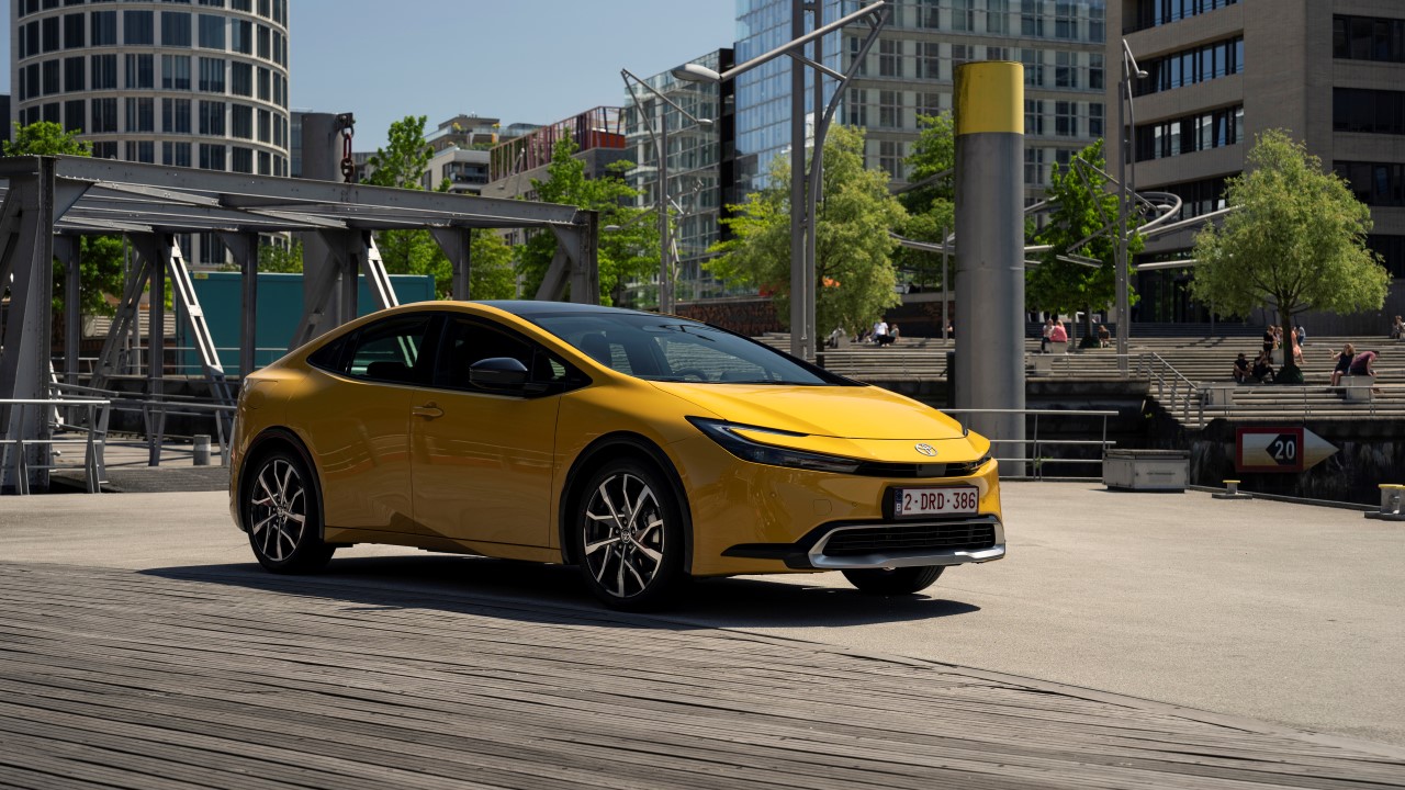 Toyota Prius teraz od 156 900 zł. Najlepsza oferta w historii mocnej i oszczędnej hybrydy plug-in. Większe korzyści dla firm