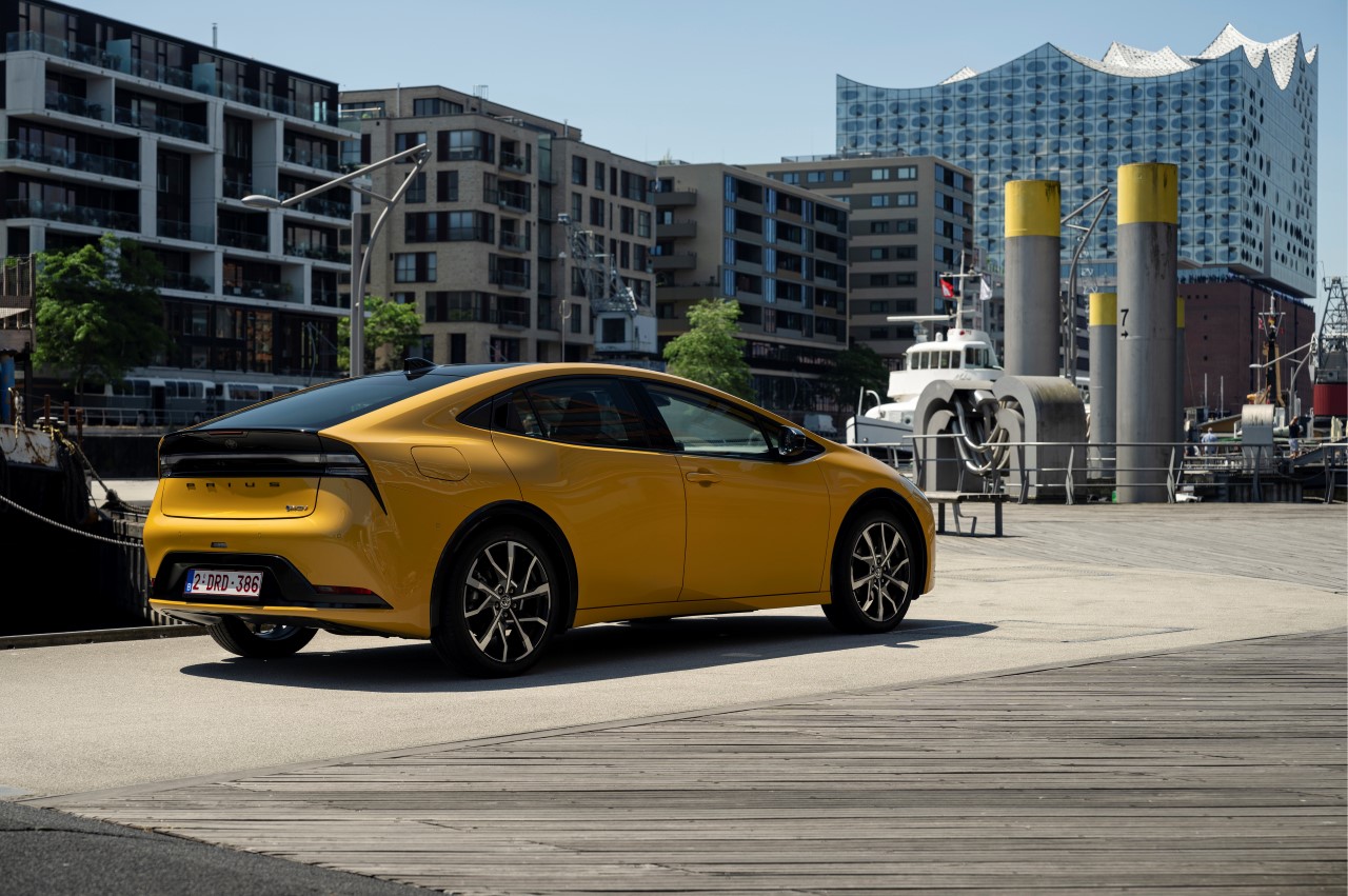Toyota Prius teraz od 156 900 zł. Najlepsza oferta w historii mocnej i oszczędnej hybrydy plug-in. Większe korzyści dla firm