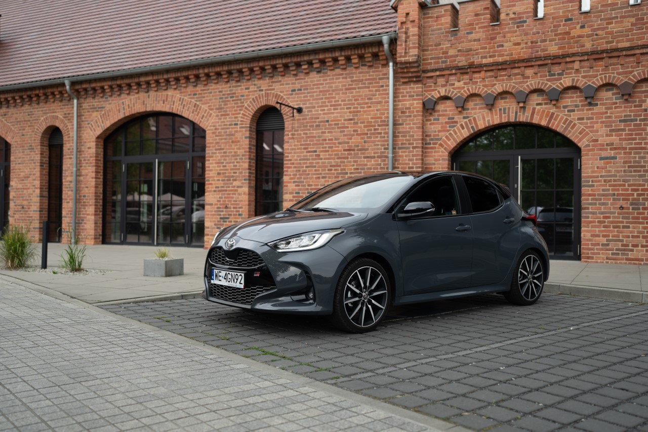 Toyota liderem polskiego rynku motoryzacyjnego. Ponad 34 tys. zarejestrowanych aut i dominacja w pięciu segmentach 