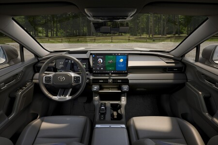 Dni Otwarte nowej Toyoty RAV4. Dynamiczne hybrydy, innowacyjne technologie i nowoczesny design