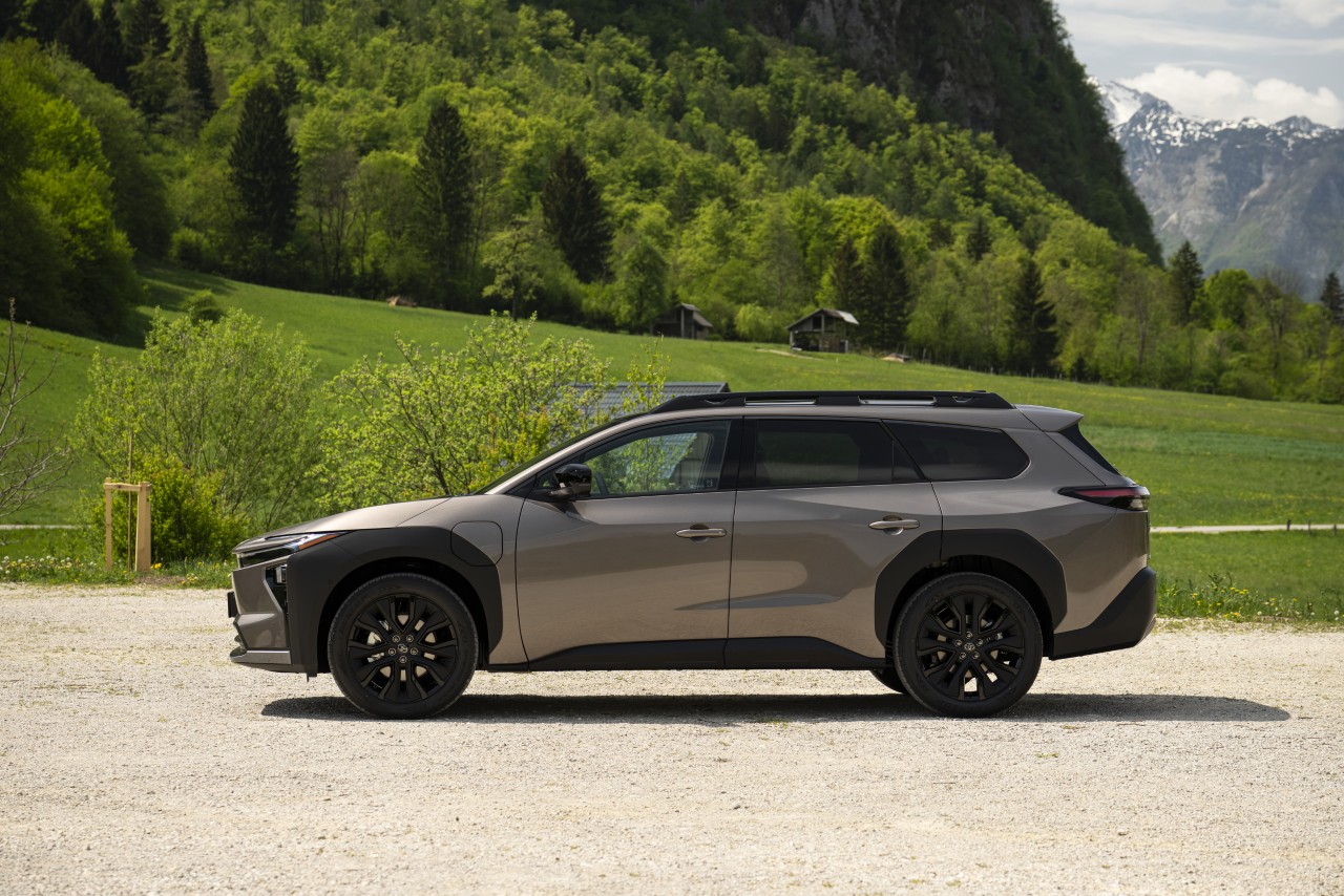 Nowa Toyota bZ4X Touring. Do 380 KM i prawdziwie terenowy napęd 4x4 X-MODE