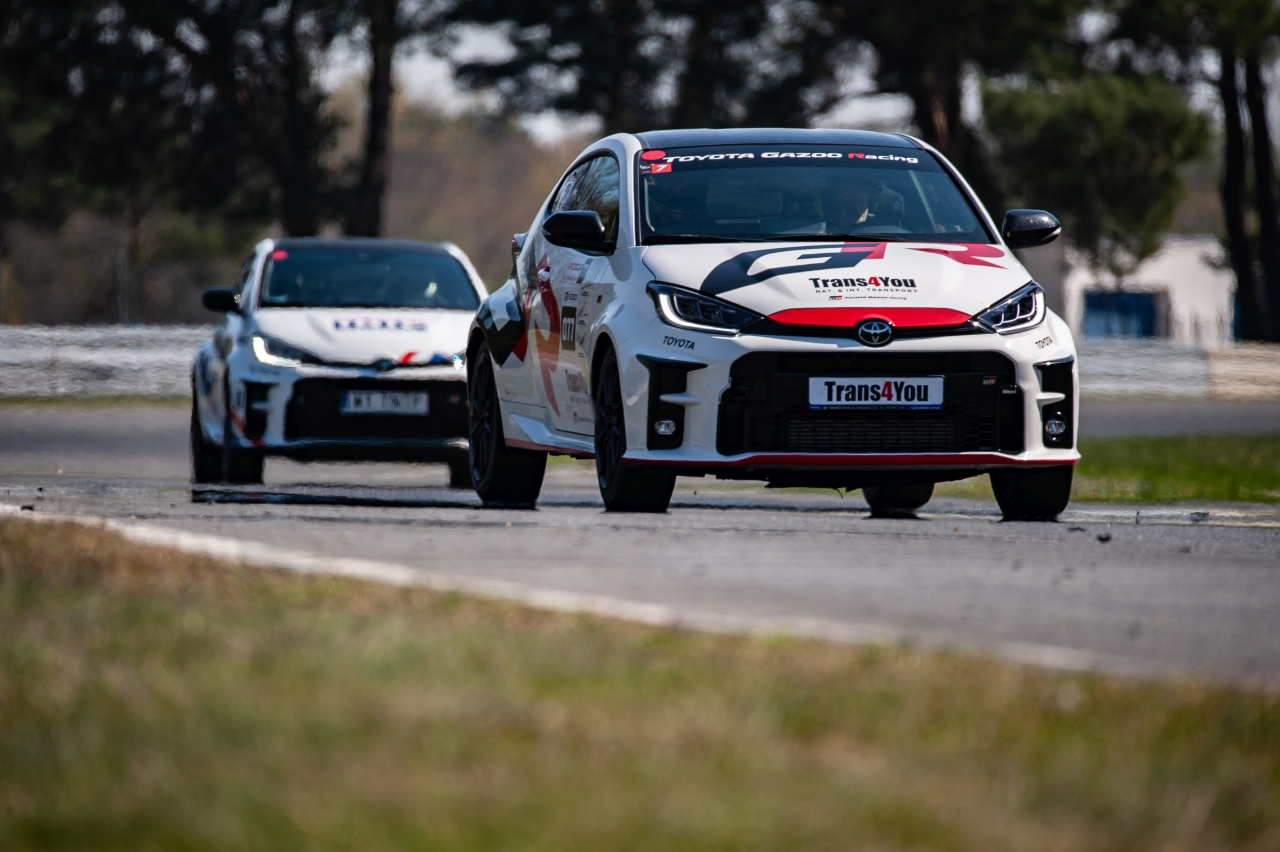 TOYOTA GR CUP 2026 nabiera tempa. Rywalizacja na Torze Kielce i Torze Modlin