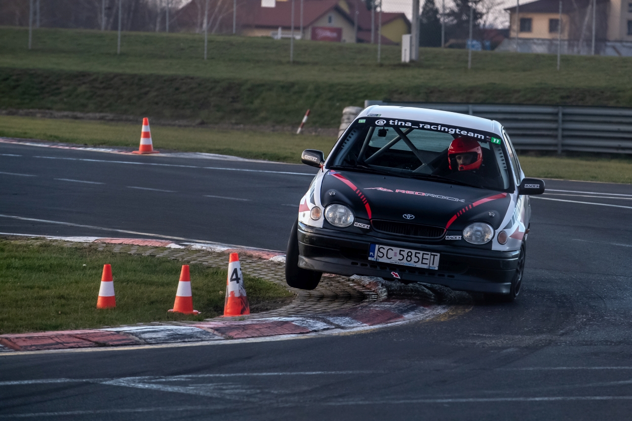 TOYOTA GR CUP 2026 nabiera tempa. Rywalizacja na Torze Kielce i Torze Modlin