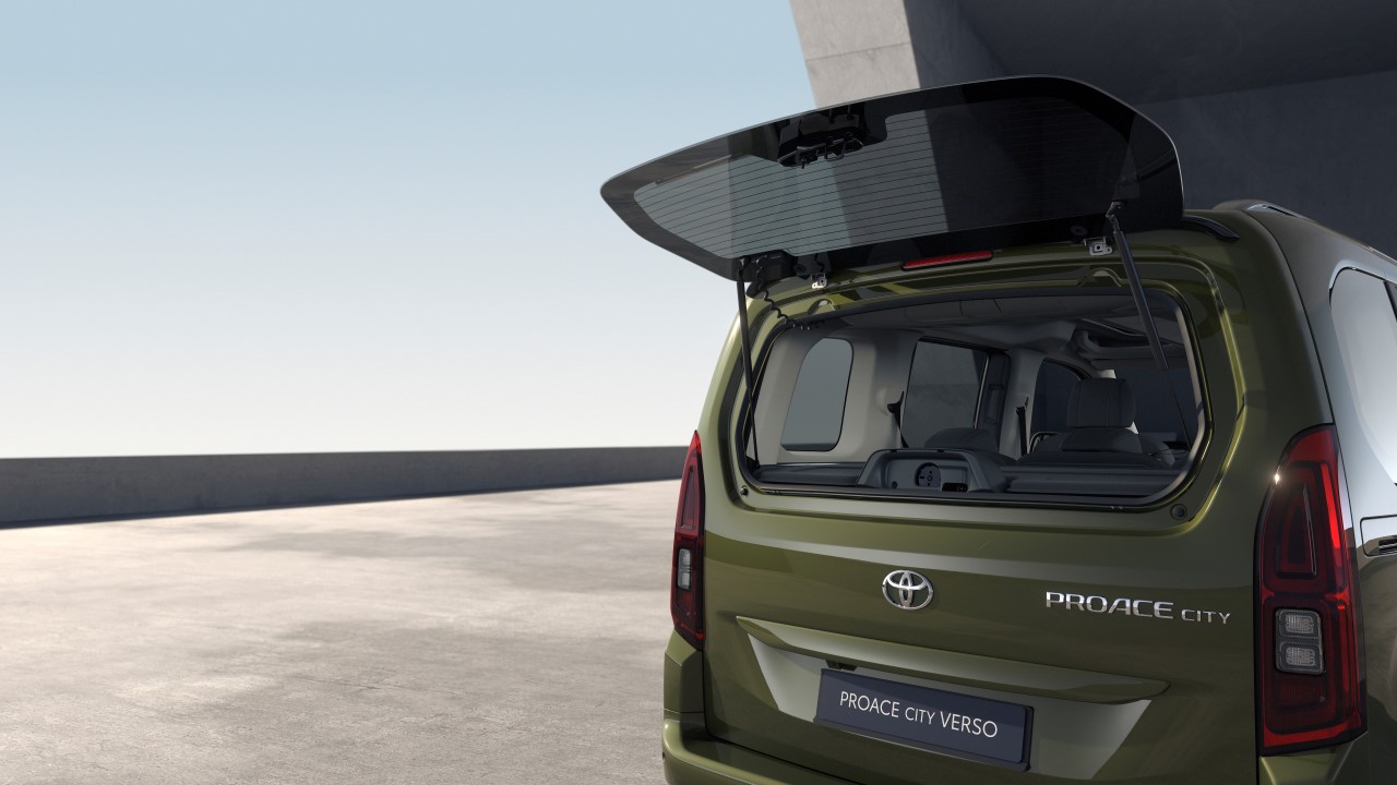 Wszechstronna Toyota PROACE CITY Verso alternatywą dla SUV-ów. Rodzinne auto dostępne z krótkim terminem odbioru