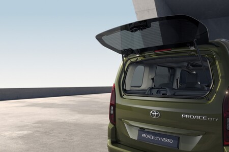 Wszechstronna Toyota PROACE CITY Verso alternatywą dla SUV-ów. Rodzinne auto dostępne z krótkim terminem odbioru