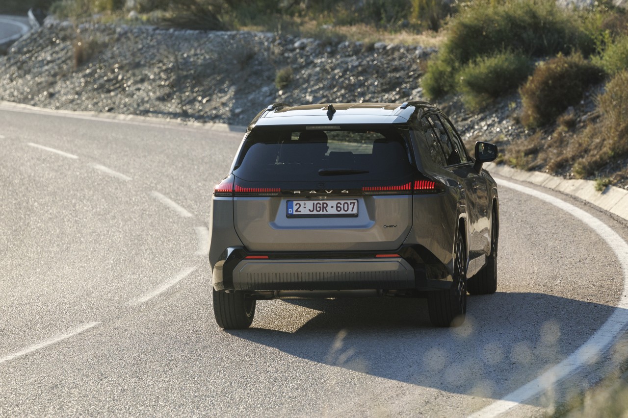 Nowa Toyota RAV4 to wyższy komfort, lepsze prowadzenie oraz większe możliwości terenowe