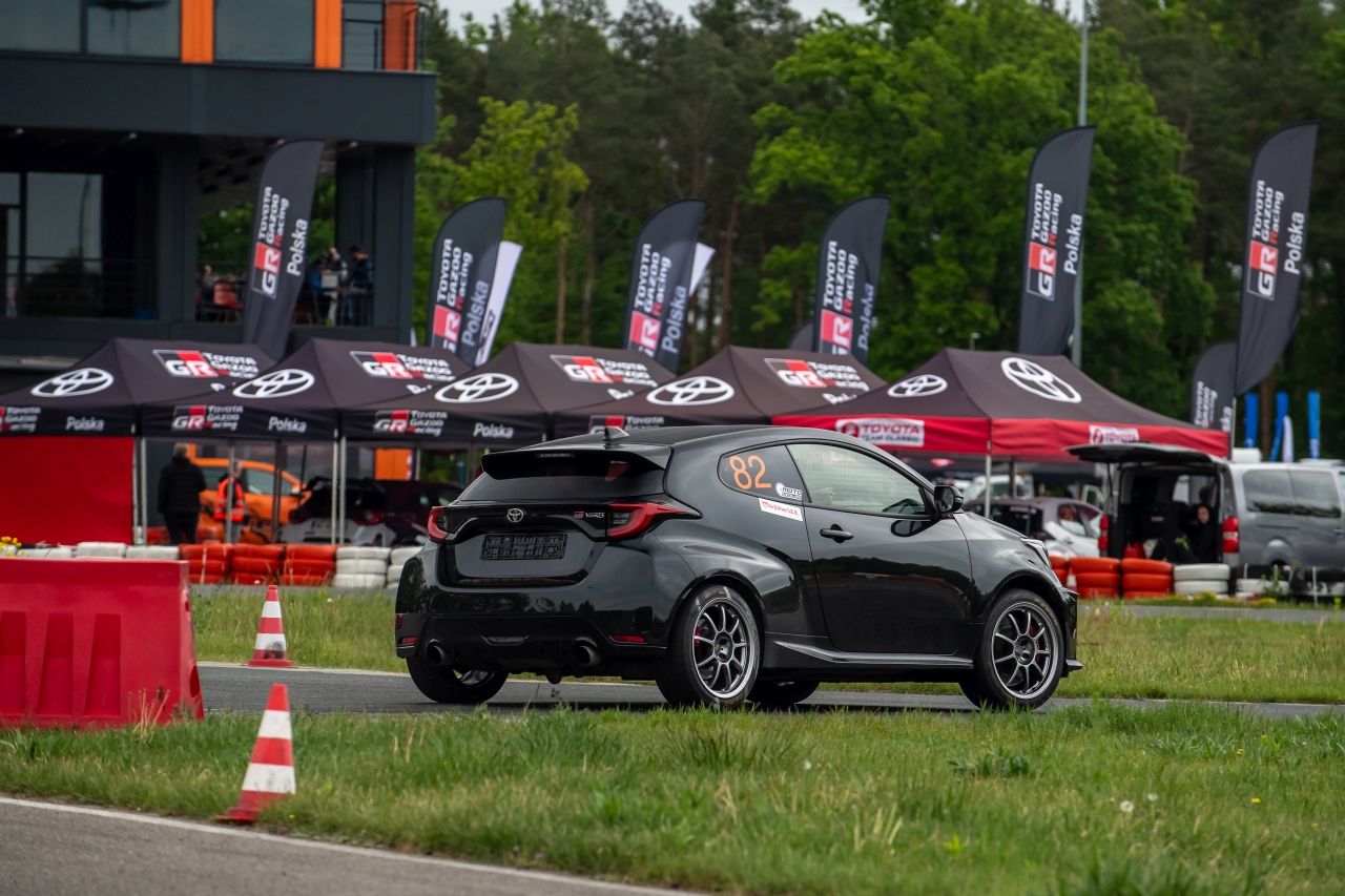 TOYOTA GR CUP 2026 nabiera tempa. Dominacja GR Yarisa i emocjonujące rundy na Torze Kielce oraz Torze Modlin