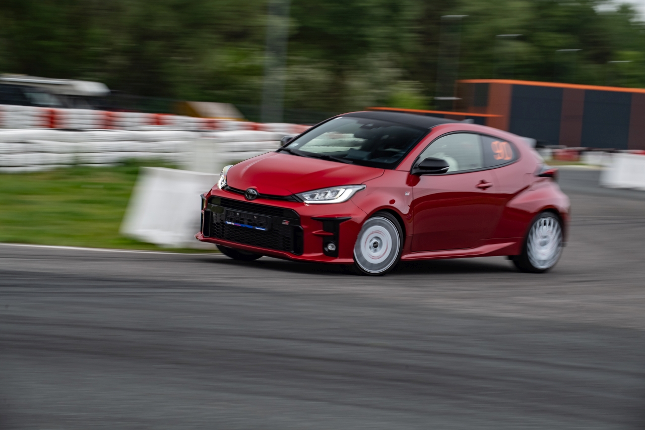 TOYOTA GR CUP 2026 nabiera tempa. Dominacja GR Yarisa i emocjonujące rundy na Torze Kielce oraz Torze Modlin