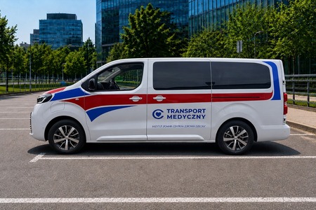 Toyota przekazuje elektrycznego PROACE Verso Centrum Zdrowia Dziecka