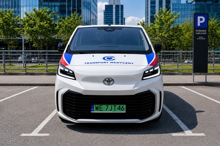 Toyota przekazuje elektrycznego PROACE Verso Centrum Zdrowia Dziecka