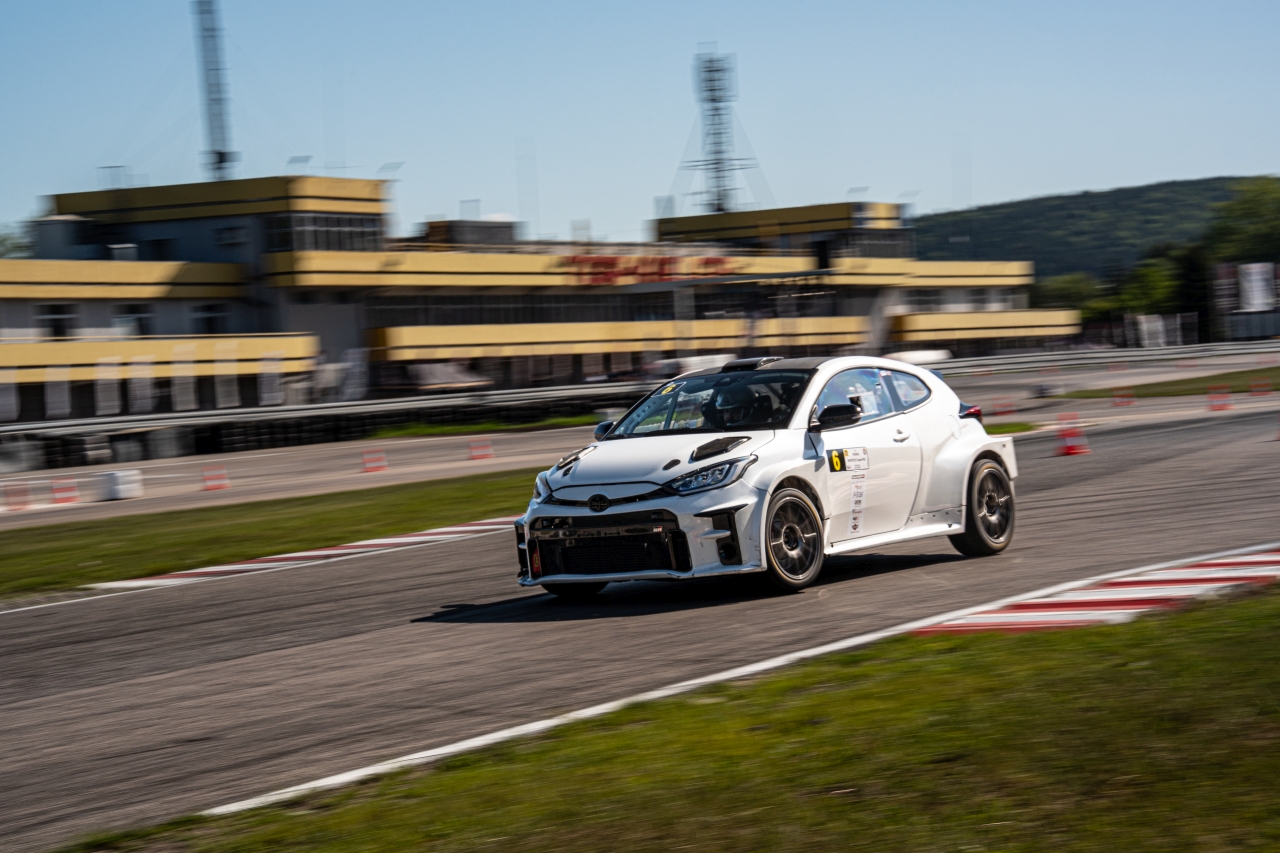 TOYOTA GR CUP 2026: Debiut z SuperOES. GR Yaris najliczniejszym autem na Torze Kielce