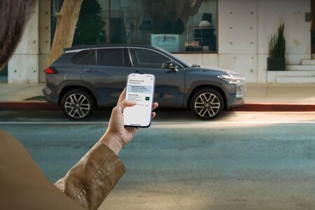 Toyota uruchamia pilotażowy program Full Hybrid Insurance. Efektywna jazda hybrydą może obniżyć koszt ubezpieczenia nawet o 15%