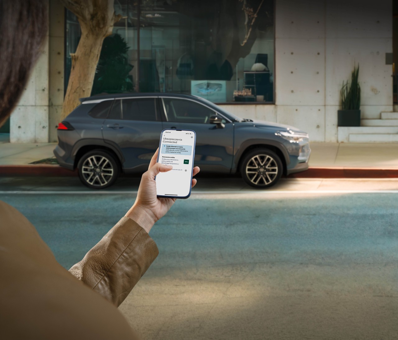 Toyota uruchamia pilotażowy program Full Hybrid Insurance. Efektywna jazda hybrydą może obniżyć koszt ubezpieczenia nawet o 15%