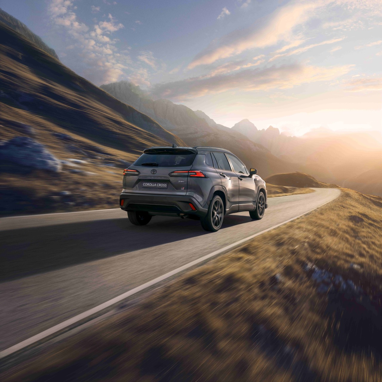 Toyota uruchamia pilotażowy program Full Hybrid Insurance. Efektywna jazda hybrydą może obniżyć koszt ubezpieczenia nawet o 15%
