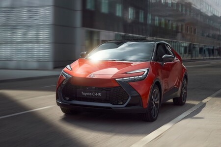 Toyota uruchamia pilotażowy program Full Hybrid Insurance. Efektywna jazda hybrydą może obniżyć koszt ubezpieczenia nawet o 15%