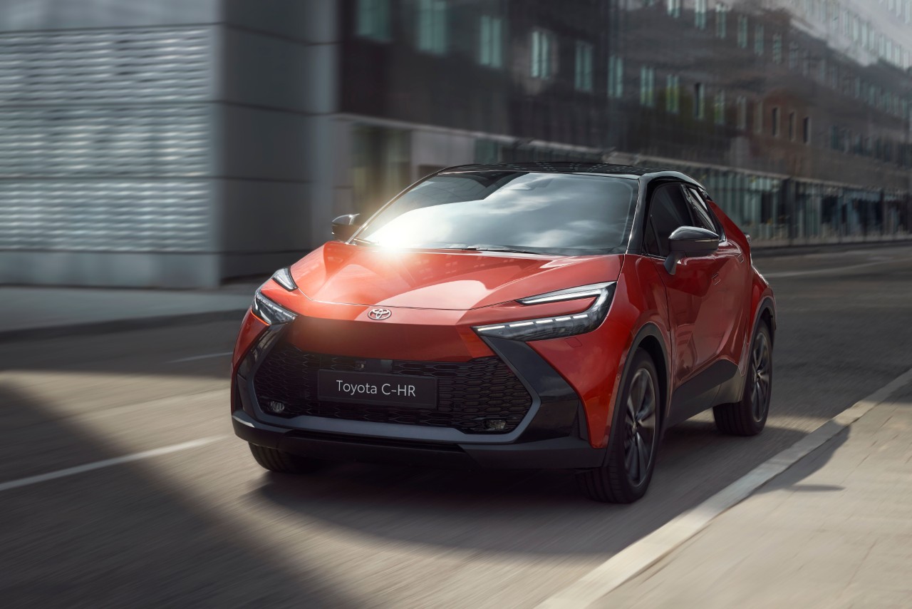 Toyota uruchamia pilotażowy program Full Hybrid Insurance. Efektywna jazda hybrydą może obniżyć koszt ubezpieczenia nawet o 15%