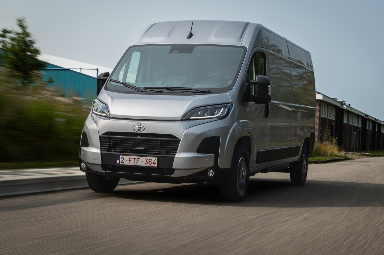 Dwa modele Toyoty Professional w Top10 rynku LCV i pozycja lidera w kategorii elektrycznych vanów