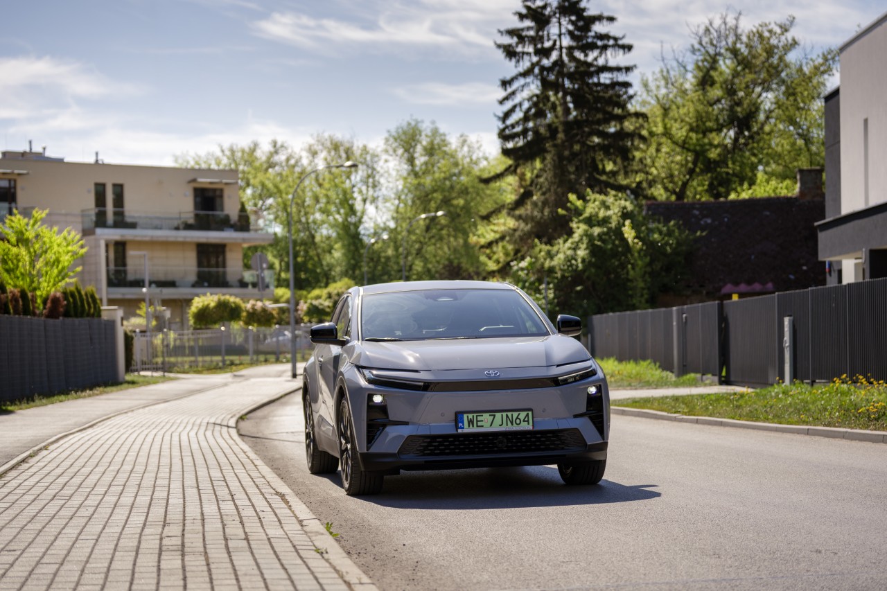 Elektryzujące Premiery na Dniach Otwartych w salonach Toyoty. Nowy bZ4X Touring z wysokim rabatem i specjalnym Leasingiem KINTO One