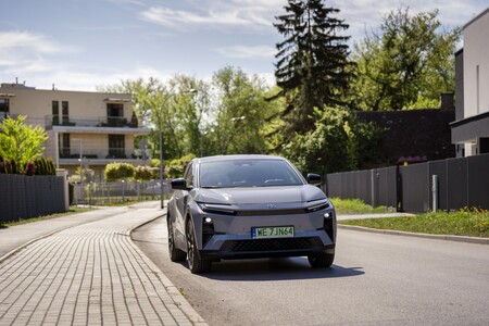 Elektryzujące Premiery na Dniach Otwartych w salonach Toyoty. Nowy bZ4X Touring z wysokim rabatem i specjalnym Leasingiem KINTO One