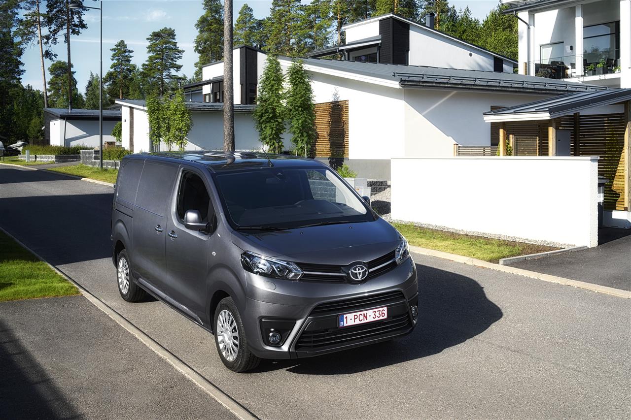 press kit - NOWA TOYOTA PROACE - dla rodzin i biznesu